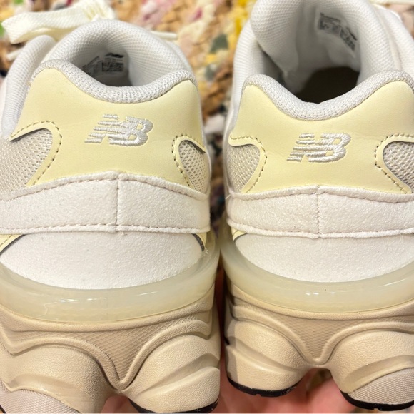 New Balance Women's Cream Sneakers - Picture 4 of 7